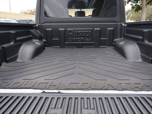 Used 2025 Jeep Gladiator Sport image 9