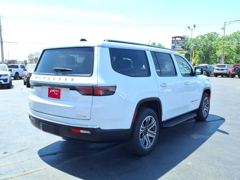 Used 2024 Jeep Wagoneer Series II w/ Flexible Seating Group AWD/4WD image 4