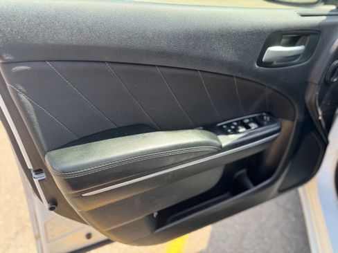 Used 2016 Dodge Charger SXT image 11