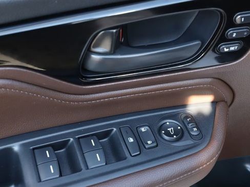 Used 2025 Honda Odyssey Touring image 18