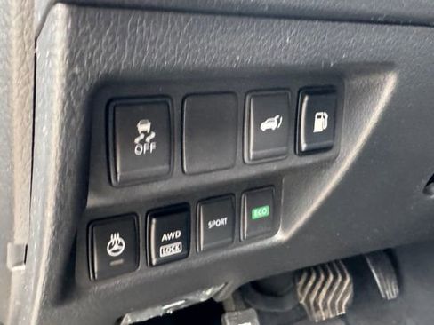 Used 2018 Nissan Rogue SV w/ Premium Package image 14