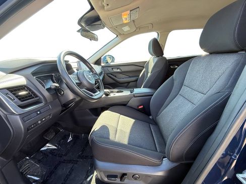 Used 2024 Nissan Rogue SV FWD image 9