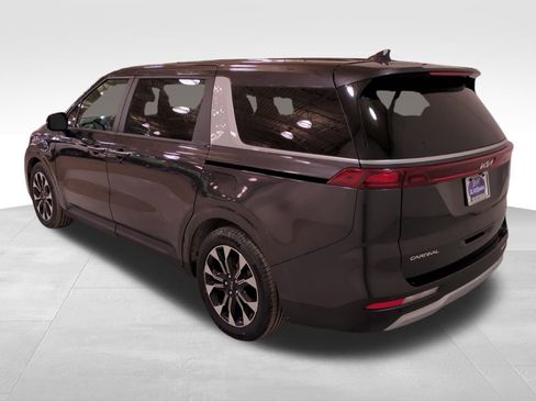Certified 2023 Kia Carnival EX image 8