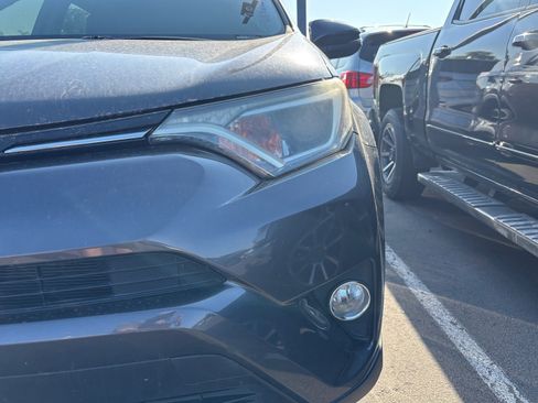 Used 2018 Toyota RAV4 XLE AWD/4WD image 8