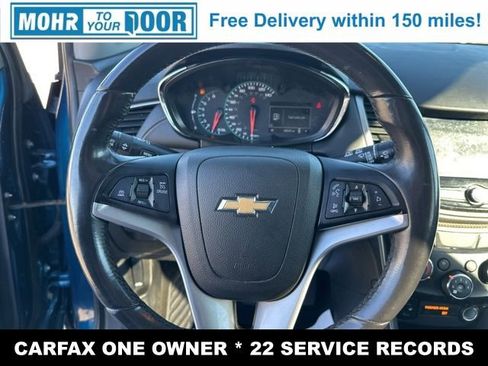Used 2020 Chevrolet Trax LT w/ LT Convenience Package image 12