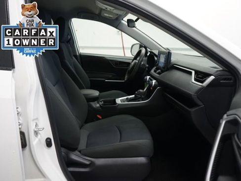 Used 2021 Toyota RAV4 LE image 23