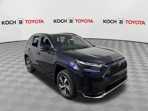 New 2025 Toyota RAV4 SE image 8