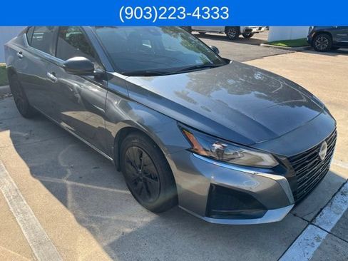Used 2025 Nissan Altima 2.5 S FWD image 9