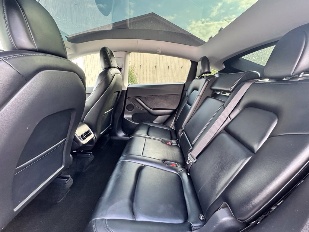 Used 2021 Tesla Model Y Long Range AWD/4WD image 29