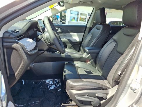 Used 2022 Jeep Compass Latitude AWD/4WD image 14