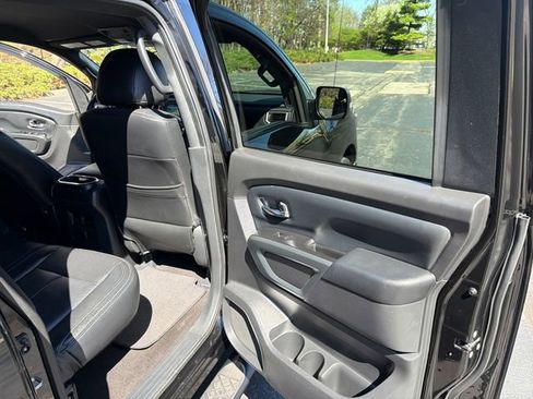 Used 2018 Nissan Titan SV w/ SV Convenience Package AWD/4WD image 29