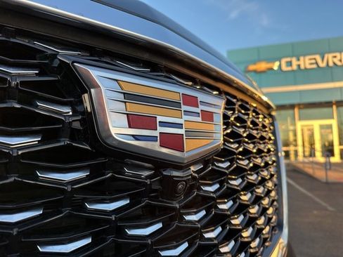 Used 2025 Cadillac Escalade Premium Luxury image 9