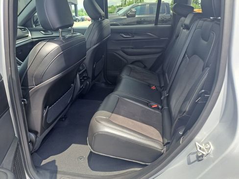 Used 2024 Jeep Grand Cherokee Altitude AWD/4WD image 23