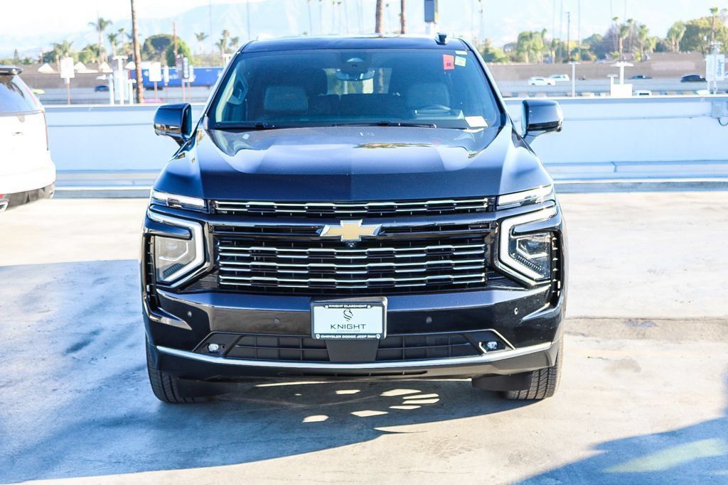 Used 2025 Chevrolet Suburban High Country AWD/4WD image 3
