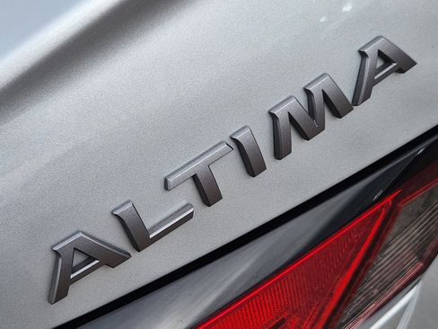 Used 2024 Nissan Altima 2.5 SV image 8