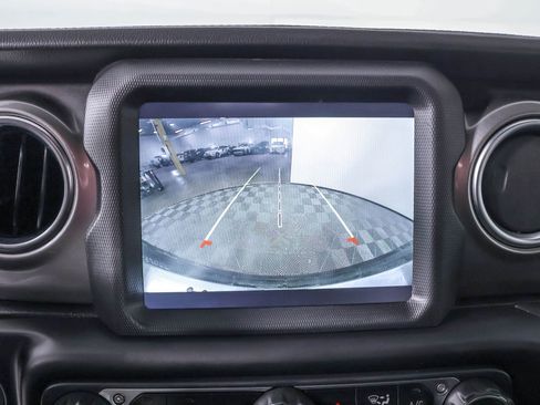 Used 2020 Jeep Wrangler Unlimited Sahara image 5