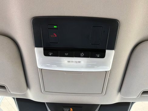 Used 2025 Nissan Pathfinder SV FWD image 18