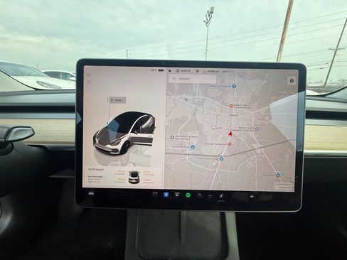 Used 2022 Tesla Model 3 Standard Range image 16