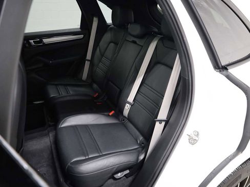 Certified 2023 Porsche Cayenne Platinum Edition image 36