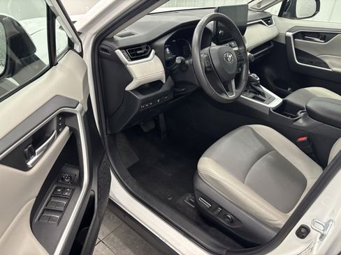 Used 2023 Toyota RAV4 XLE Premium image 13