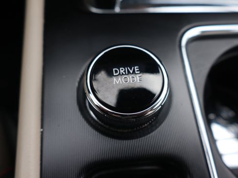 Used 2025 Lincoln Corsair AWD image 25