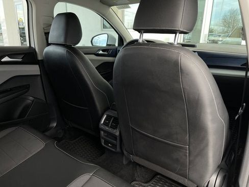 Used 2022 Volkswagen Taos SE image 28