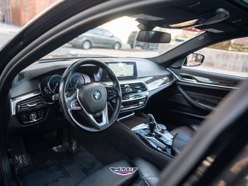 Used 2018 BMW 530e w/ Premium Package 2 RWD image 13