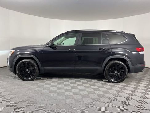 Used 2024 Volkswagen Atlas SE w/ Black Wheel Package image 6