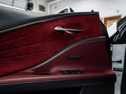 Used 2018 Lexus LC 500 Coupe w/ Performance Package image 30