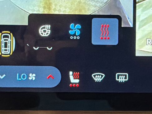 Used 2023 Rivian R1S Adventure image 32