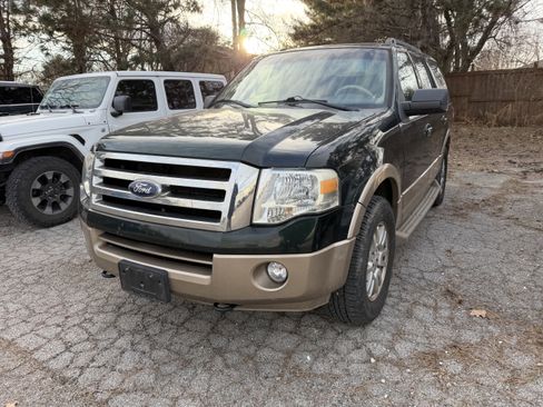 Used 2014 Ford Expedition XLT w/ Equipment Group 201A image 2
