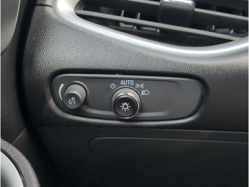 Used 2024 Chevrolet Malibu LT image 27