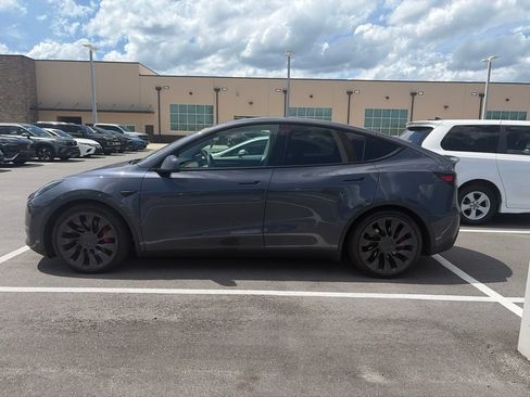 Used 2023 Tesla Model Y Performance AWD/4WD image 4