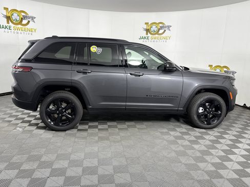 New 2025 Jeep Grand Cherokee Limited w/ Luxury Tech Group II image 11