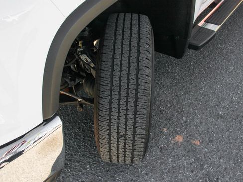 Used 2025 Chevrolet Silverado 2500 LT w/ Convenience Package image 42