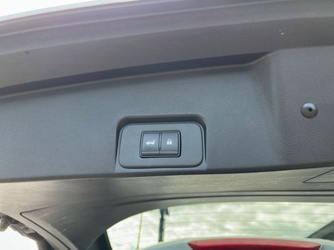 Used 2025 Nissan Rogue SV AWD/4WD image 23
