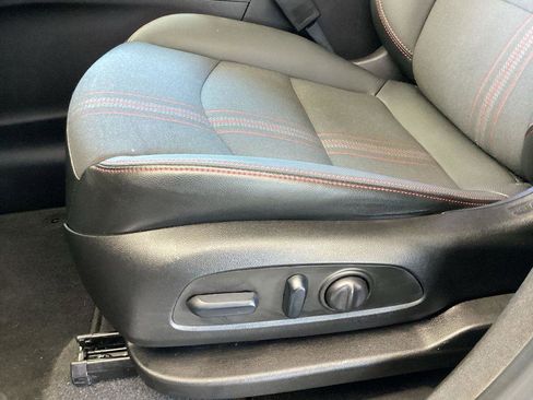 Used 2022 Chevrolet Equinox RS FWD image 12