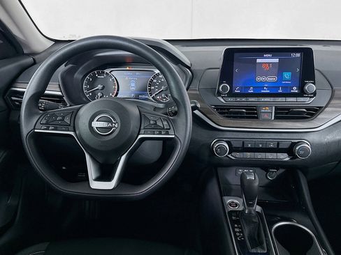 Used 2024 Nissan Altima 2.5 SV image 18