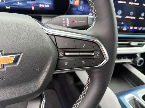 New 2026 Chevrolet Equinox EV LT image 17