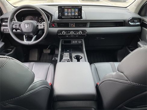 New 2025 Honda Pilot Touring image 11