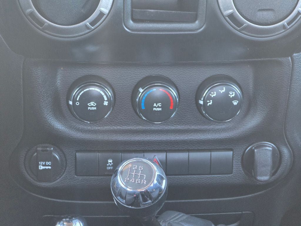 Used 2013 Jeep Wrangler Unlimited Sport w/ Connectivity Group AWD/4WD image 13