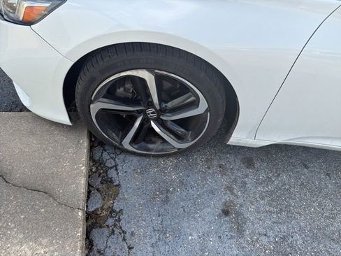 Used 2019 Honda Accord Sport image 2