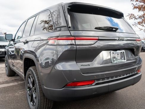 New 2025 Jeep Grand Cherokee Laredo image 7