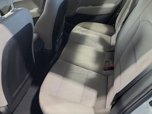 Used 2020 Hyundai Elantra SE FWD image 14