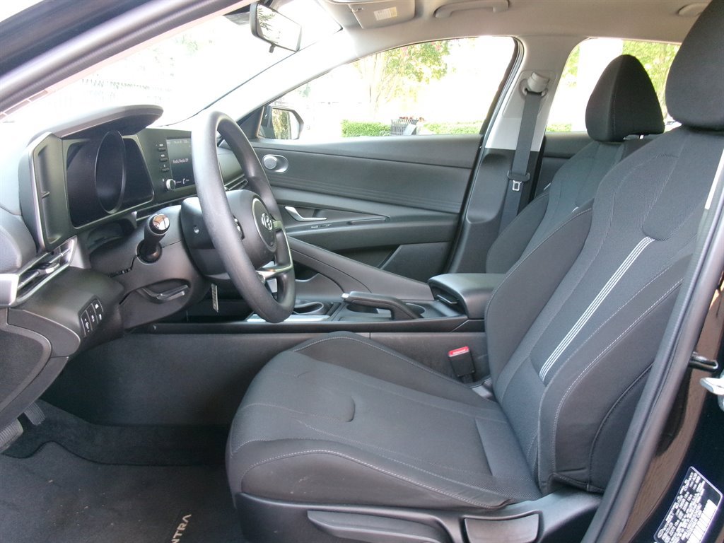 Used 2023 Hyundai Elantra SE FWD image 11