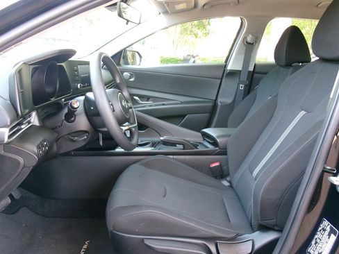Used 2023 Hyundai Elantra SE FWD image 11