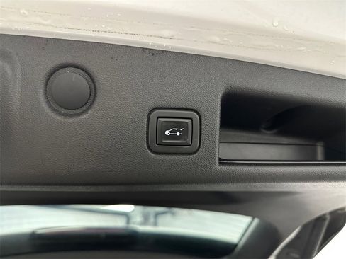 Used 2020 Chevrolet Equinox Premier image 21