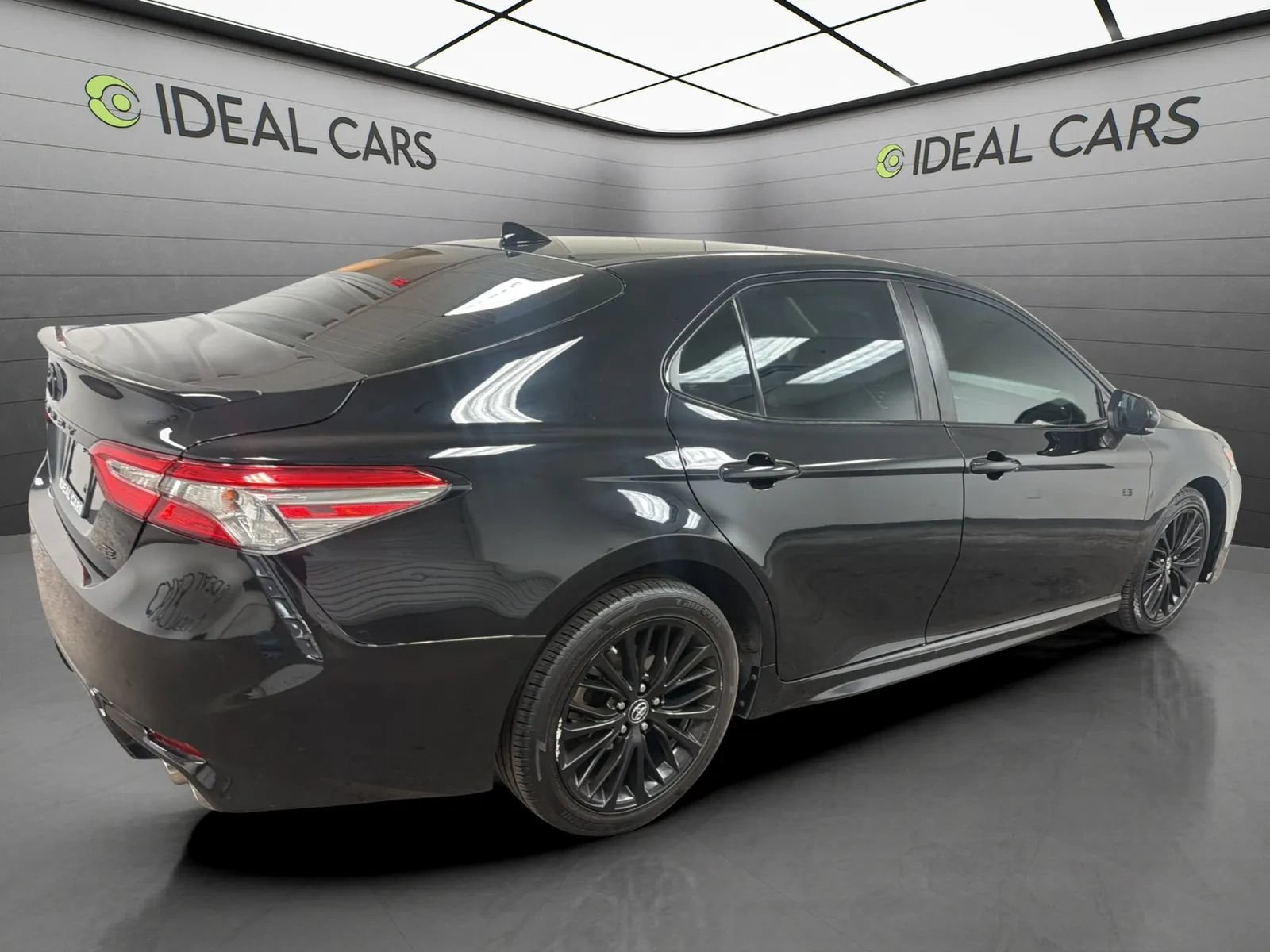 Used 2019 Toyota Camry SE FWD image 5