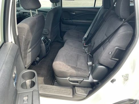 Used 2018 Honda Pilot EX image 11