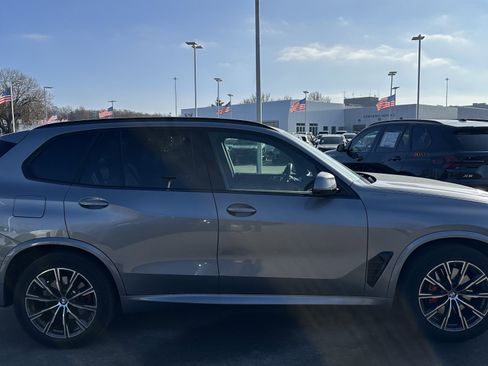 Used 2025 BMW X5 xDrive40i w/ M Sport Package image 11
